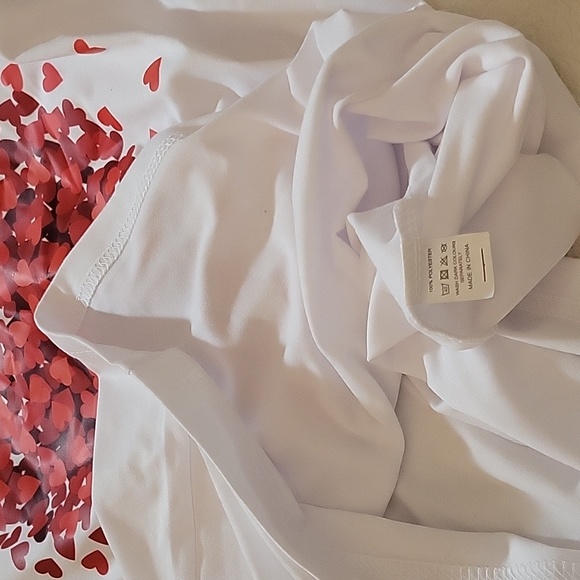 CLUSTER OF HEARTS DESIGN T-SHIRT LARGE - Picture 7 of 7